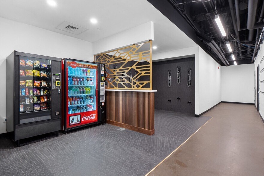 More Photos Of 1100 Market St, Chattanooga Office For Sale