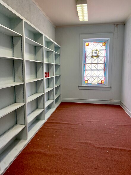 More Photos Of 212 N College Ave, Clarksville Religious Facility For Sale