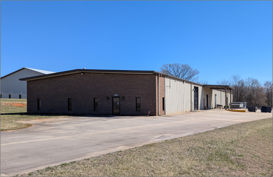 More Photos Of 166 Commerce Blvd, Statesville Light Manufacturing For Sale