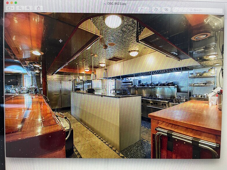 More Photos Of 322 W Montauk Hwy, Hampton Bays Restaurant For Sale