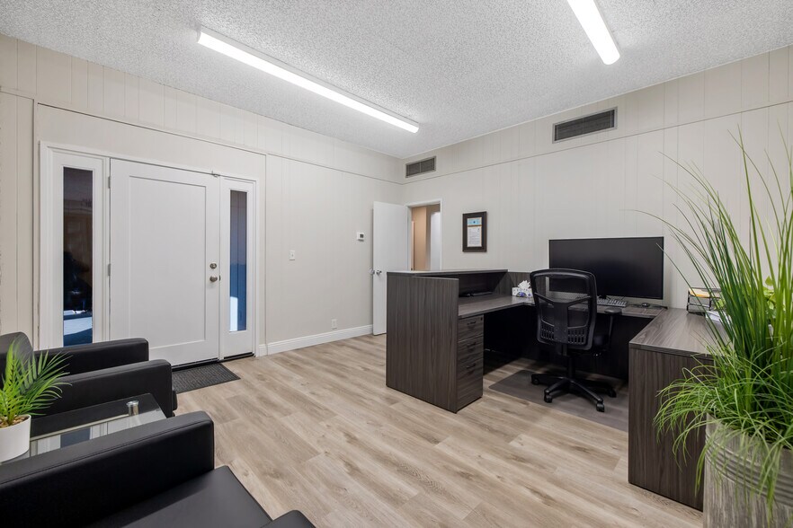 More Photos Of 1620 W Mineral King Ave, Visalia Office For Sale