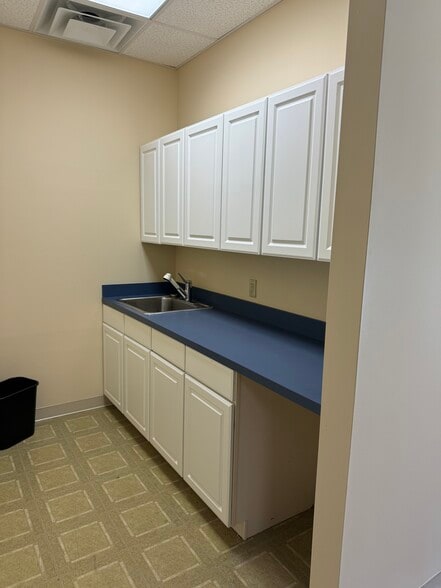 More Photos Of 180 Prosperity Dr, Winchester Flex For Sale