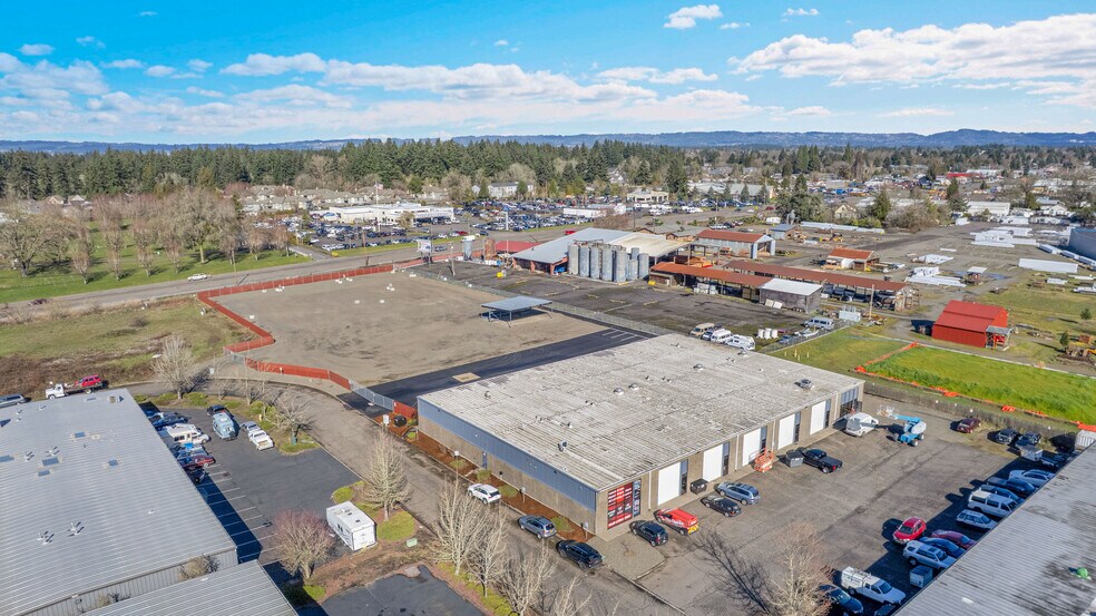 Primary Photo Of 2630 SE 39th Loop, Hillsboro Warehouse For Lease