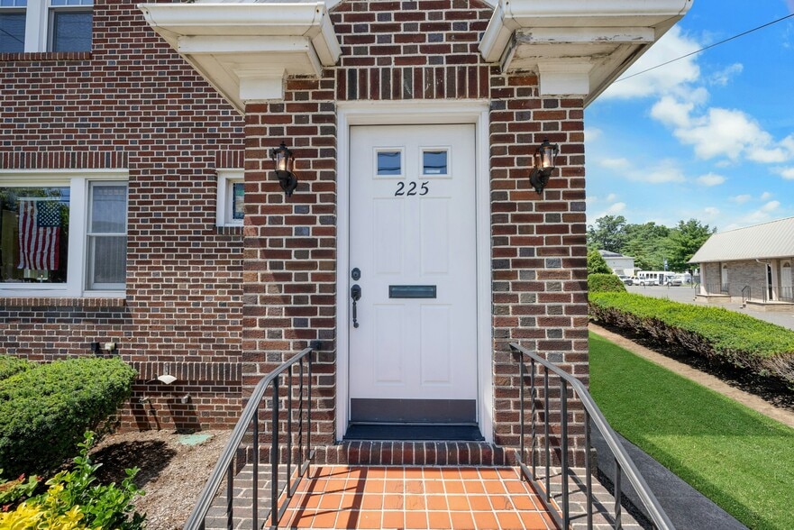 More Photos Of 225 Liberty St, Little Ferry Office For Sale