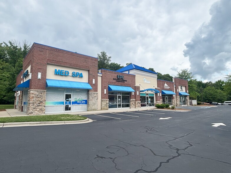 More Photos Of 2538-2546 Somerset Center Dr, Winston-Salem Storefront For Lease