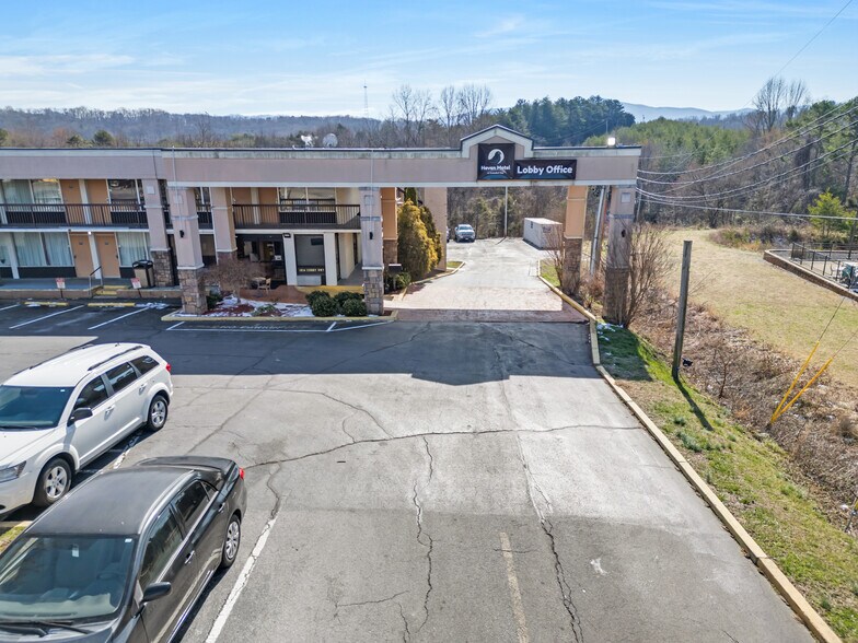 More Photos Of 1014 Cosby Hwy, Newport Hotel For Sale