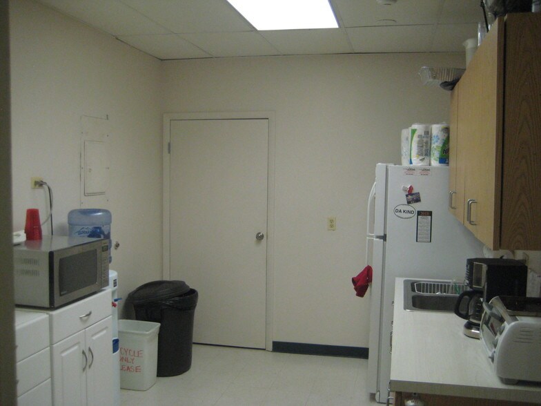 More Photos Of 9848-9858 W Girton Dr, Lakewood Office For Lease