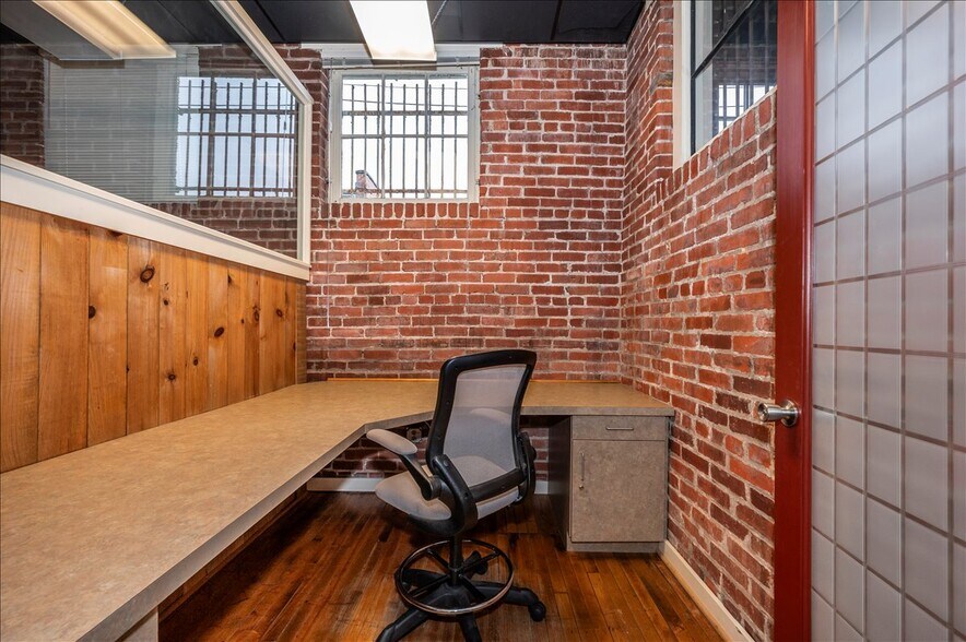 More Photos Of 47 E All Saints St, Frederick Loft Creative Space For Sale