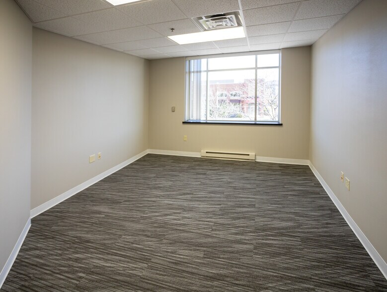 More Photos Of 19105 W Capitol Dr, Brookfield Medical For Lease