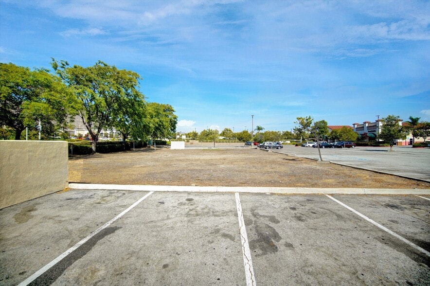 More Photos Of Canyon Springs Parkway, Riverside Land For Lease