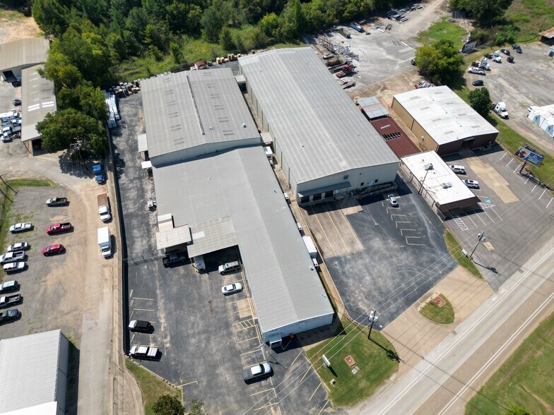 More Photos Of 2307 E Erwin St, Tyler Distribution For Sale