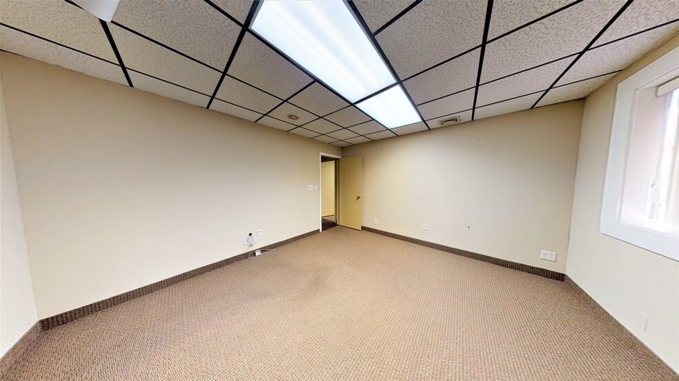 More Photos Of 43 Franklin St, East Hartford Warehouse For Lease