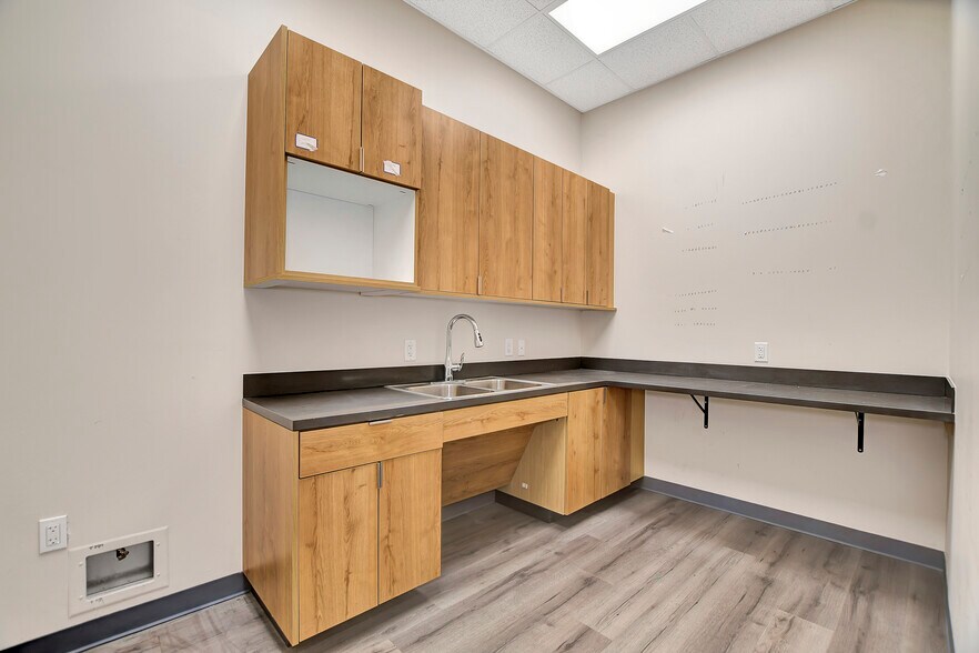 More Photos Of 1009 Yale St, Houston Freestanding For Lease