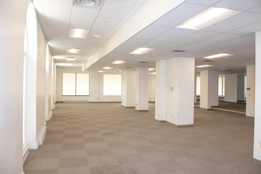 More Photos Of 10651 Euclid Ave, Cleveland Apartments For Lease