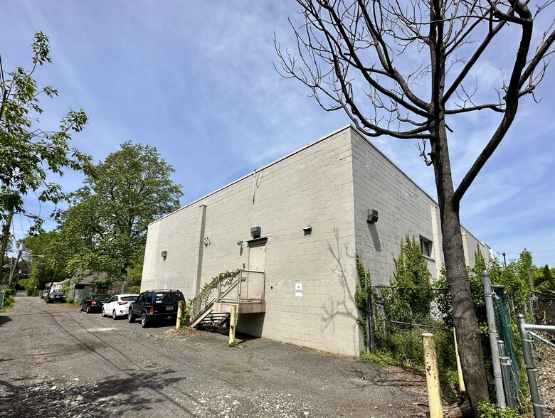 More Photos Of 739 Greenwood Ave, Trenton Freestanding For Lease