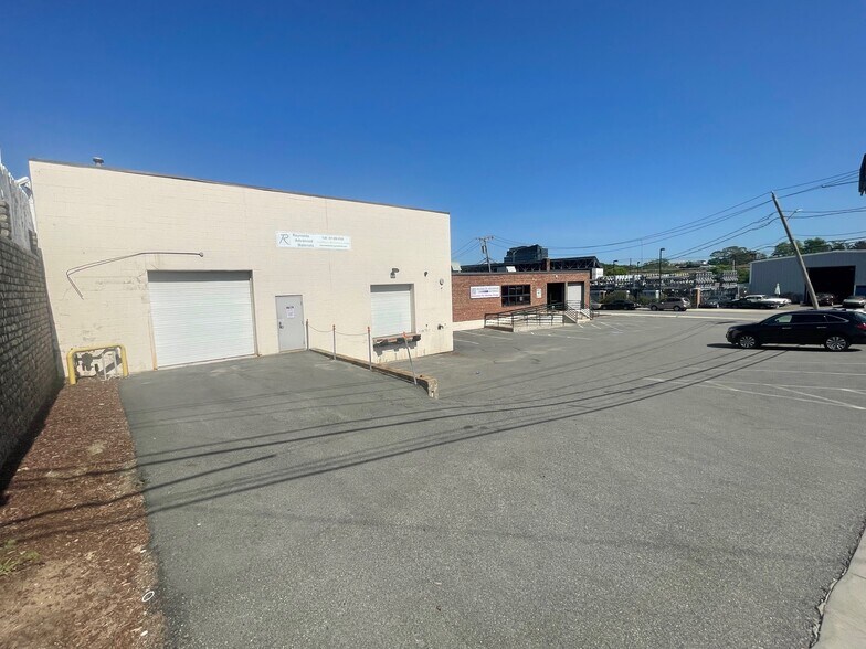 More Photos Of 45 Electric Ave, Brighton Flex For Sale