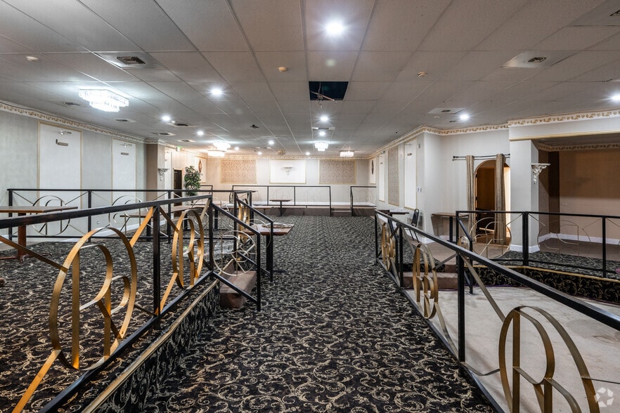 More Photos Of 2200 S Monaco Pky, Denver Storefront For Lease