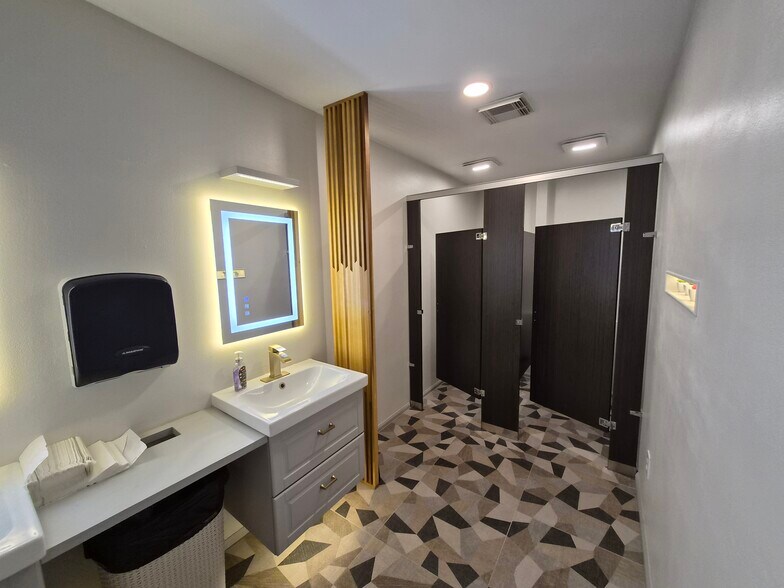 More Photos Of 1221 Dewey St, Houston Specialty For Sale