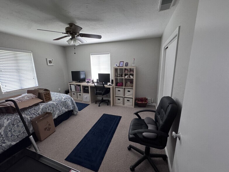 More Photos Of 2030 Bee Ridge Rd, Sarasota Office Residential For Sale