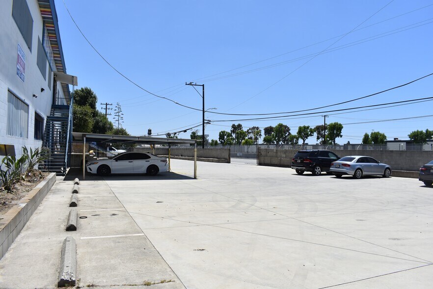 More Photos Of 12150 S Alameda St, Lynwood Office For Lease