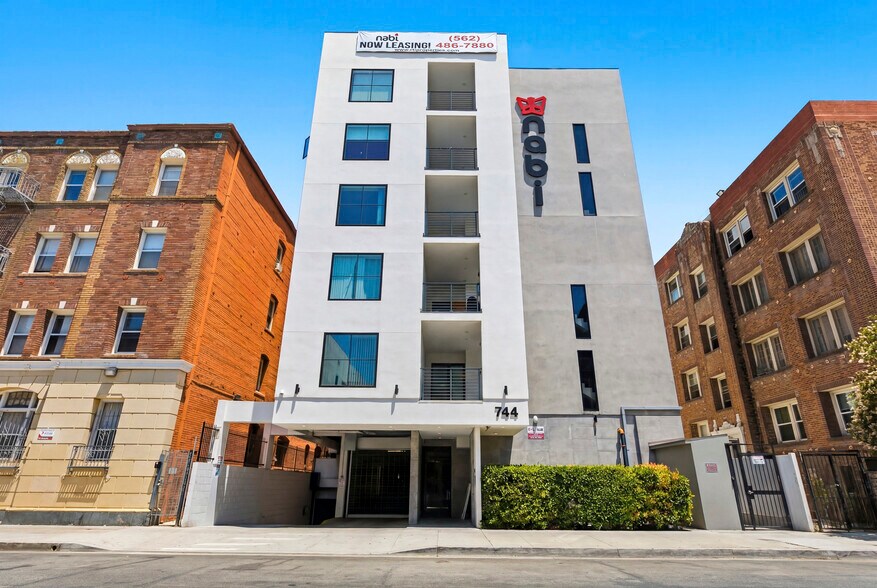 More Photos Of 744 S Mariposa Ave, Los Angeles Apartments For Sale