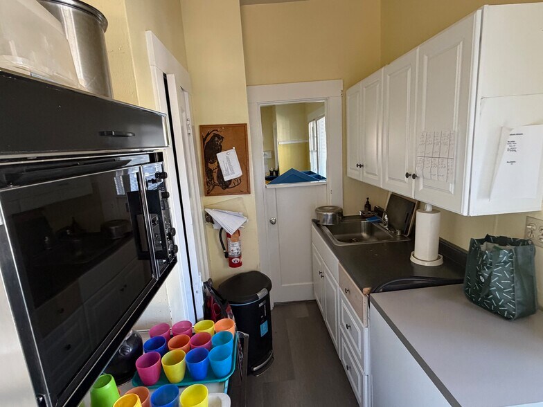 More Photos Of 1421 Palm Dr, Burlingame Religious Facility For Sale