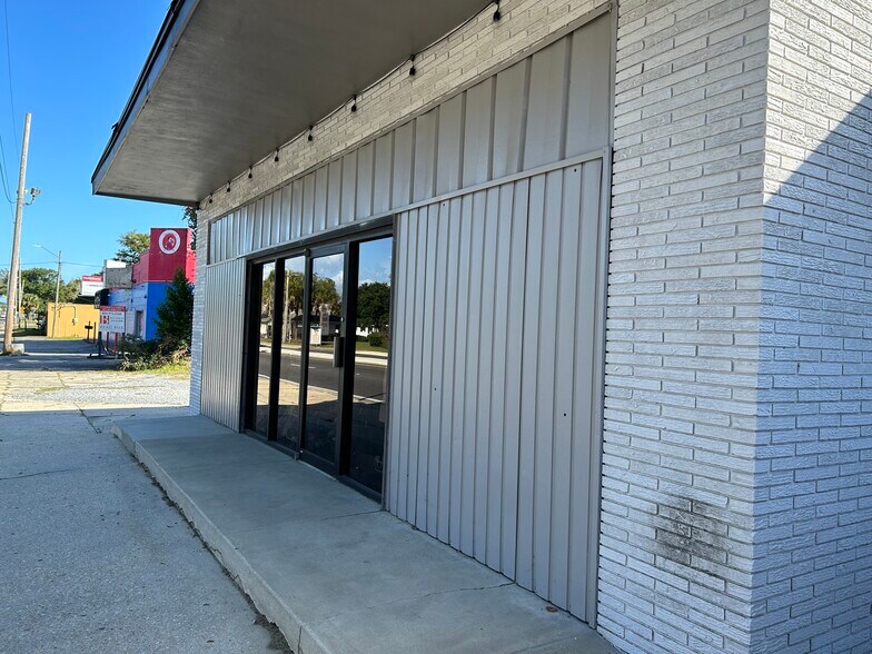 More Photos Of 1417 W Cervantes St, Pensacola Showroom For Lease
