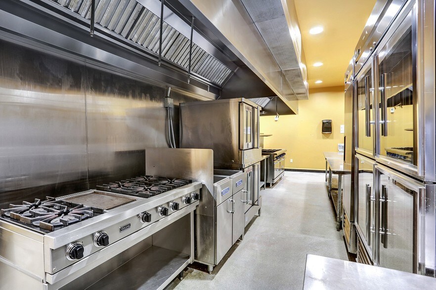 More Photos Of 3350 Greenbriar Pky SW, Atlanta Movie Radio TVStudio For Lease