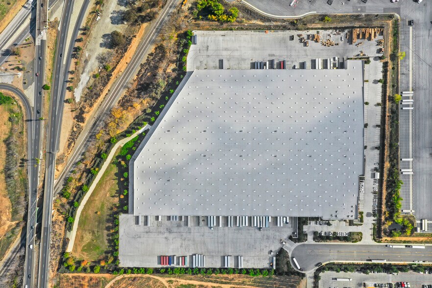 More Photos Of 630 Nicholas Rd, Beaumont Distribution For Lease