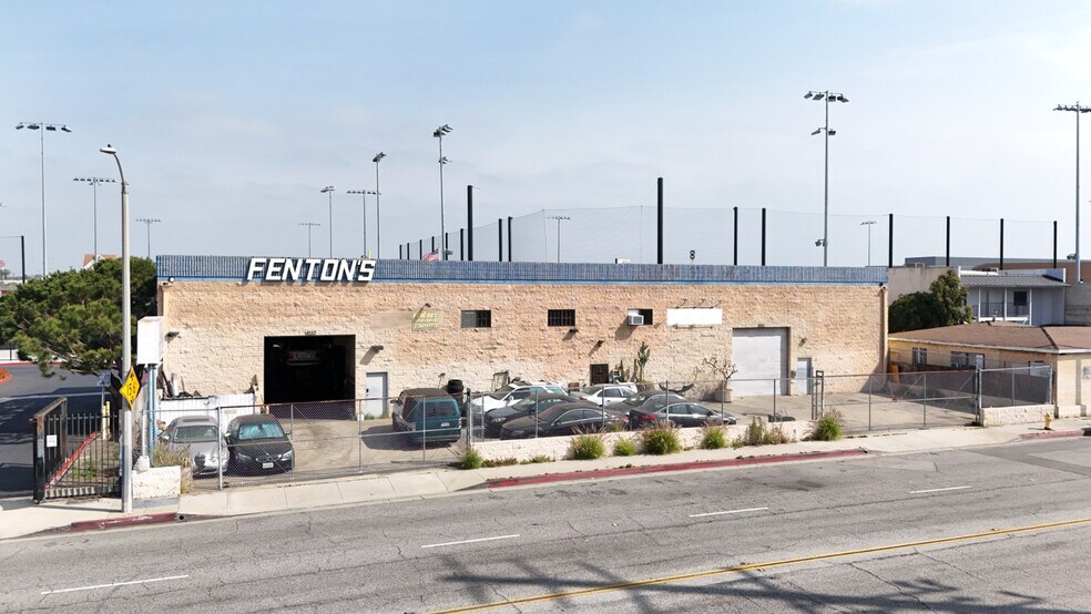 More Photos Of 4947 Marine Ave, Lawndale Service For Lease