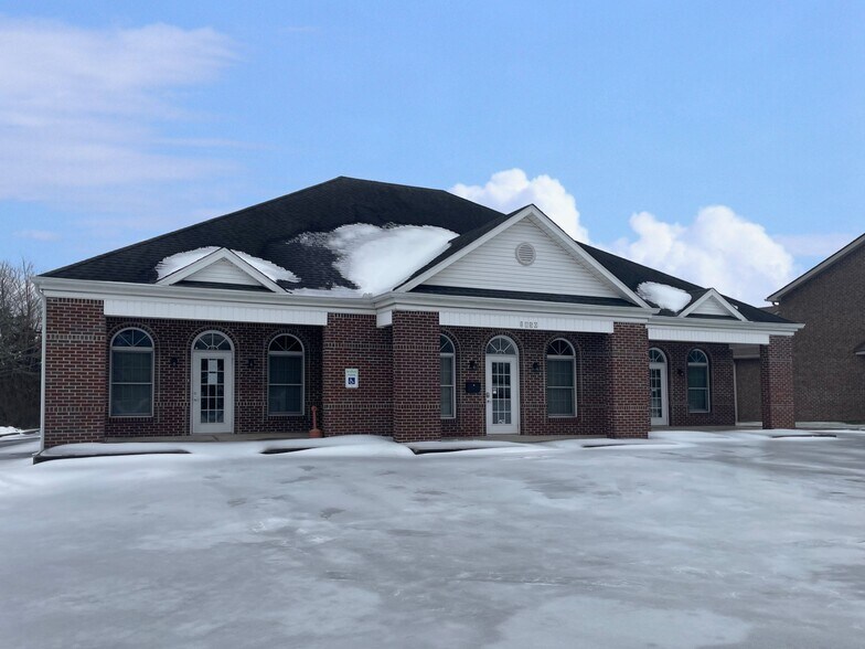 Primary Photo Of 1850 Memorial Dr, Clarksville Office For Sale