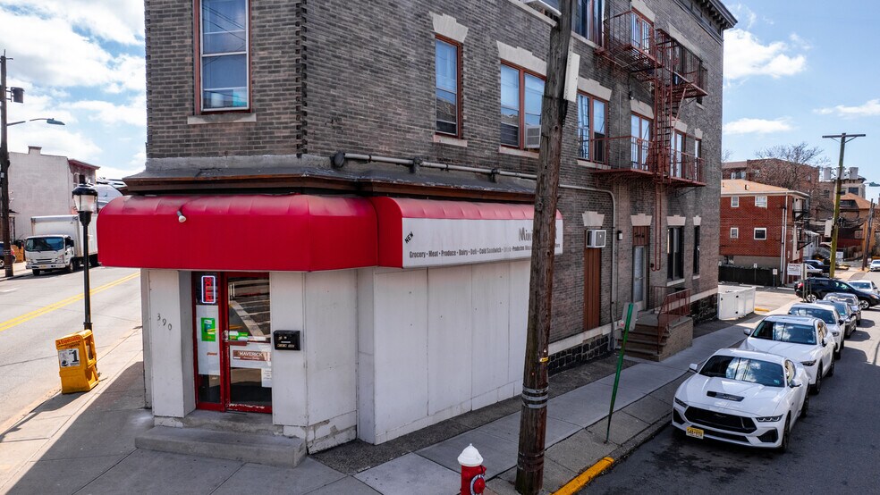 More Photos Of 390 Fairview Ave, Fairview Apartments For Sale