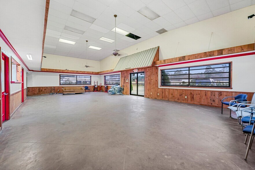 More Photos Of 20787 US Highway 59, New Caney Light Distribution For Sale