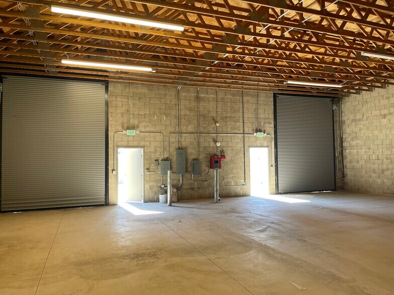 More Photos Of 12581 Branford St, Pacoima Manufacturing For Sale