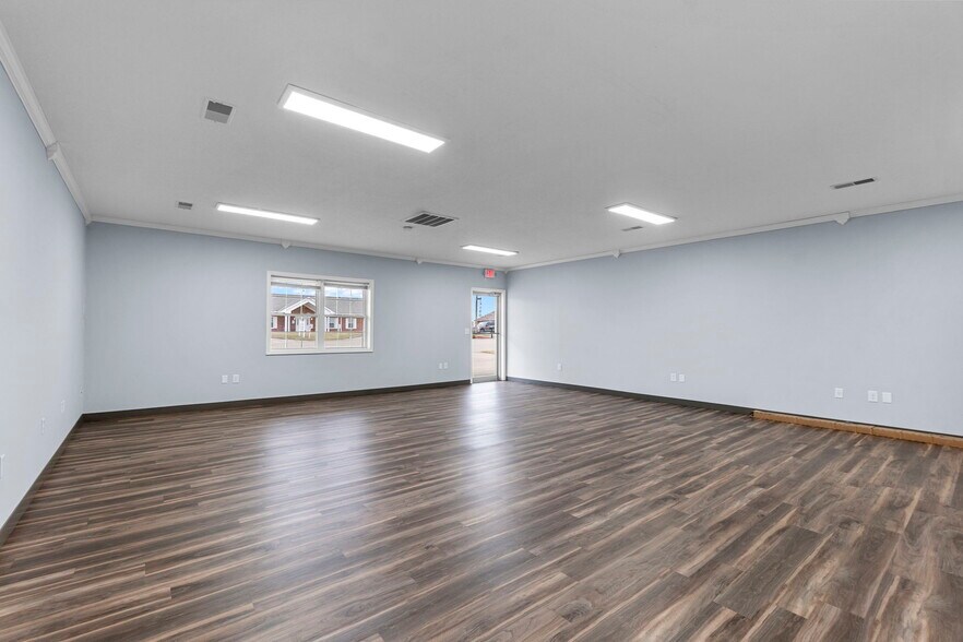 More Photos Of 2437 Myra Dr, Cape Girardeau Office For Sale