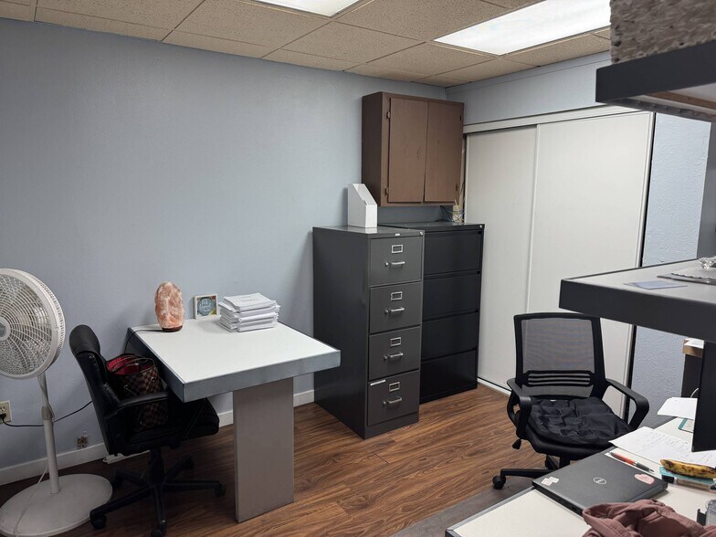 More Photos Of 2950 E Flamingo Rd, Las Vegas Office For Sale