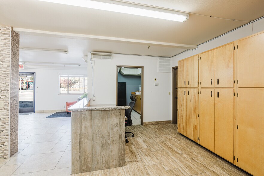 More Photos Of 222 Silver St, Elko Manufacturing For Lease