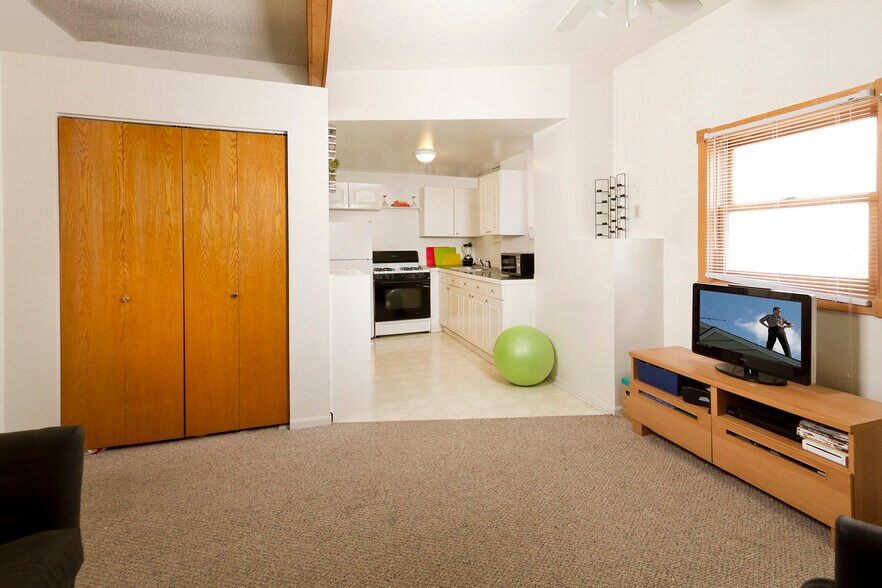 More Photos Of 1619 Hubbard Ave, Saint Paul Apartments For Sale