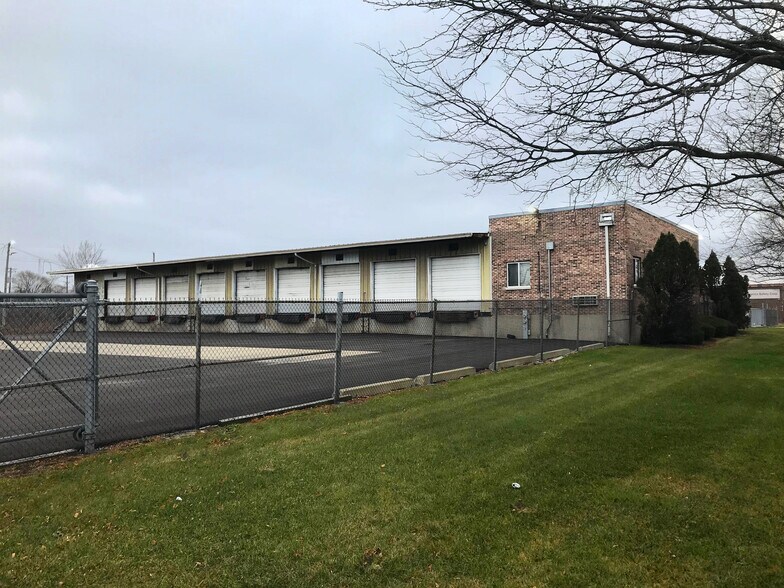 Primary Photo Of 720 Greenleaf Ave, Elk Grove Village Truck Terminal For Lease