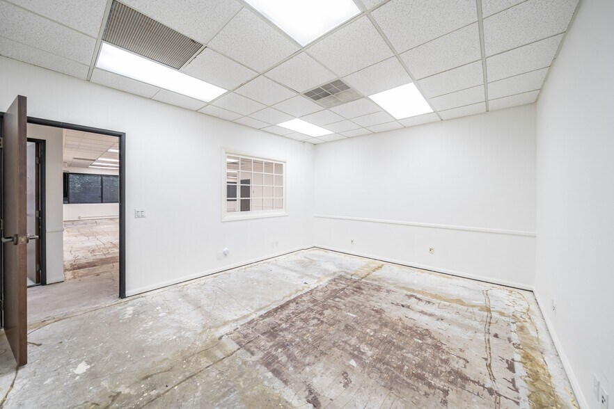 More Photos Of 23241 S Pointe Dr, Laguna Hills Office For Sale
