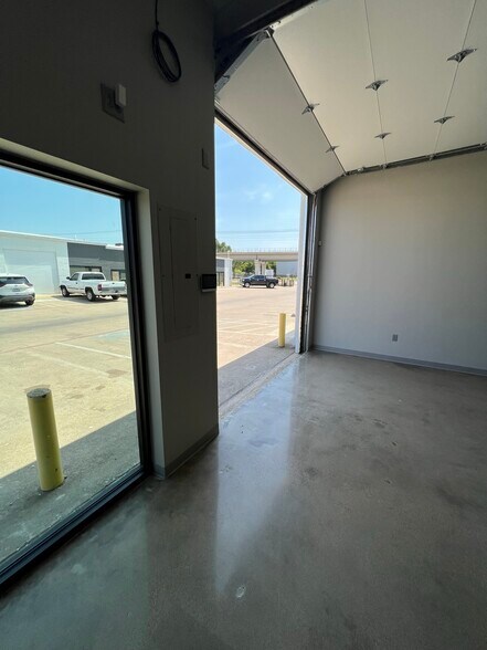 More Photos Of 11363 Denton Dr, Dallas Unknown For Lease