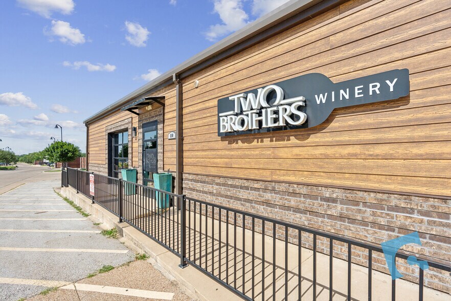 More Photos Of 110 Lamar St, Keller Freestanding For Sale