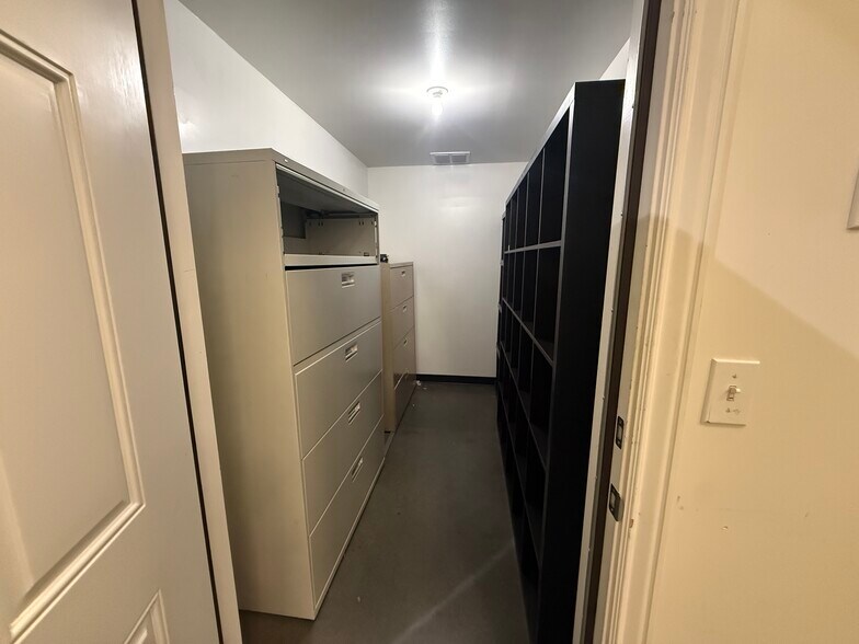 More Photos Of 930 N 1430 W, Orem Manufacturing For Lease