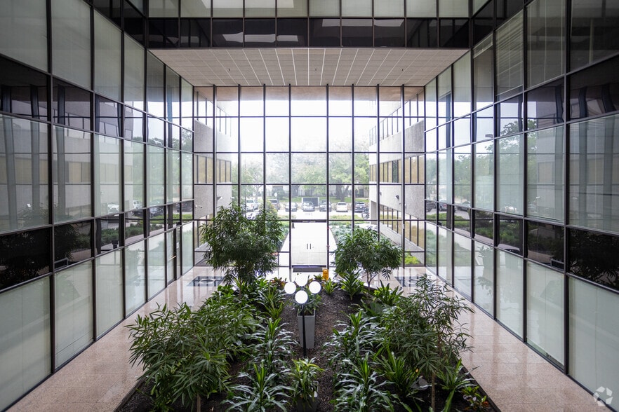 More Photos Of 2400 Augusta Dr, Houston Office For Lease