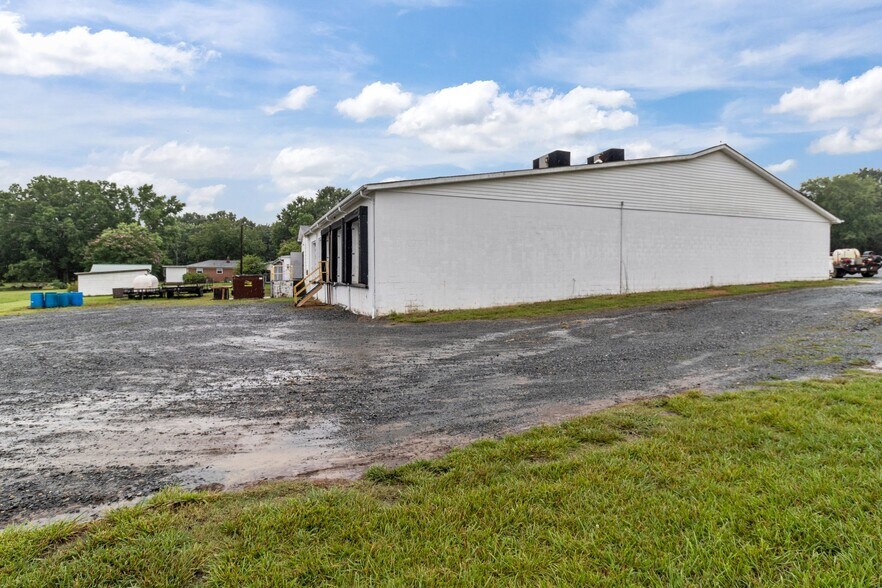 More Photos Of 704 N Central Ave, Locust Warehouse For Lease