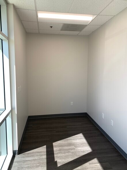 More Photos Of 9220-9268 1/2 Hall Rd, Downey Manufacturing For Lease