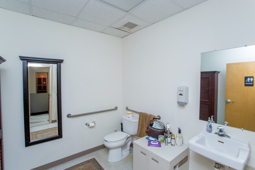 More Photos Of 1806 Deep Run Rd, Pipersville Industrial For Lease