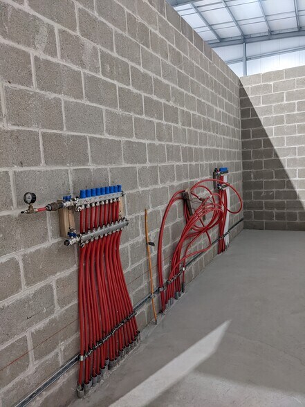 More Photos Of 104 Douglas Rd, Sewickley Light Distribution For Sale