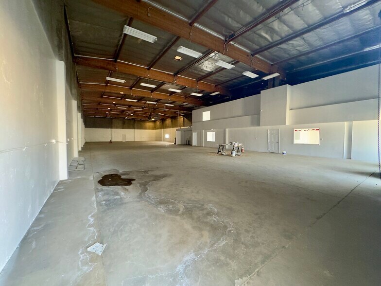 More Photos Of 9819 Glenoaks Blvd, Sun Valley Manufacturing For Sale