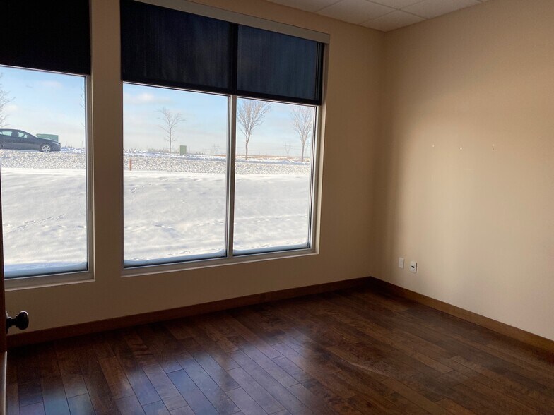 More Photos Of 2951 Ellwood Dr, Edmonton Storefront Retail Office For Lease